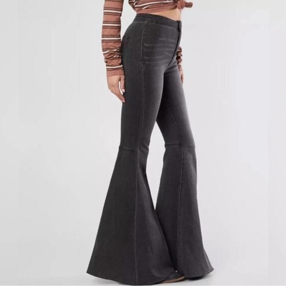 *FREE PEOPLE* Charcoal Denim Super Flare Jean Pants Size 26 - Picture 2 of 10